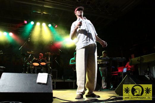 U Brown (Jam) with The House Of Riddim Band 17. Reggae Jam Festival - Bersenbrueck 05. August 2011 (5).JPG